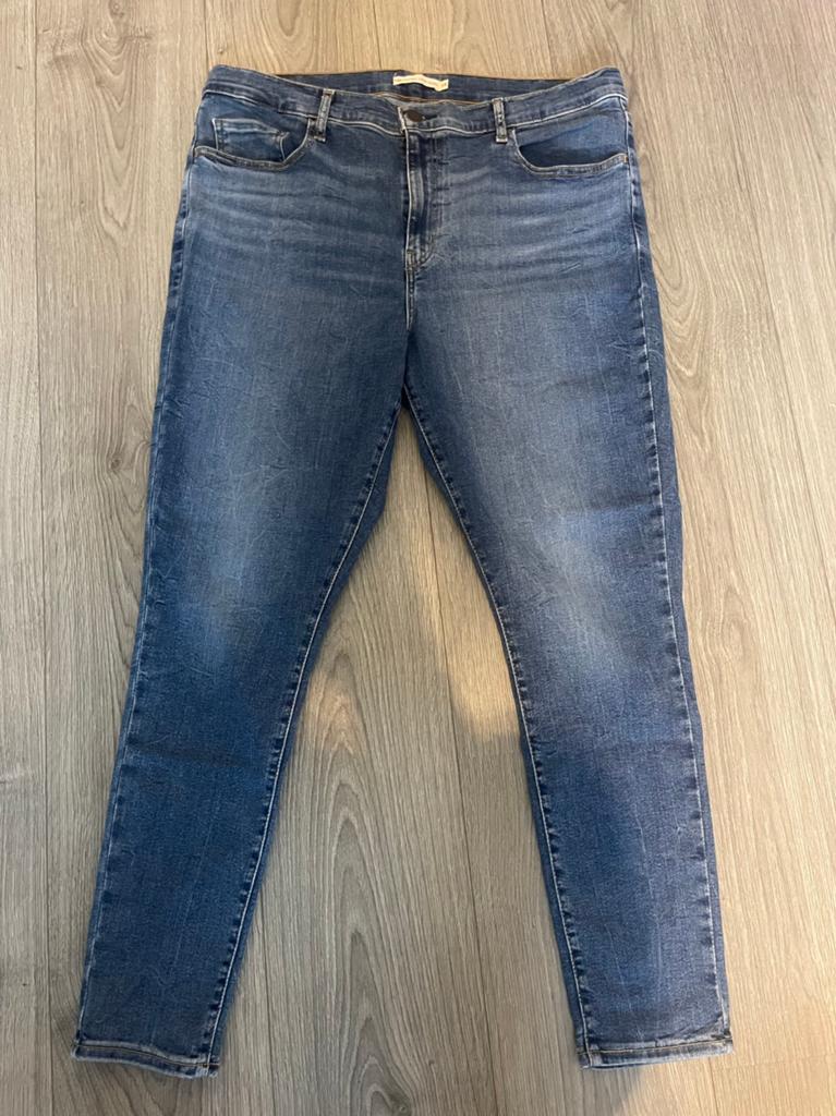 Levi’s dames stretch spijkerbroek maat 34, Kleding | Dames, Spijkerbroeken en Jeans, Ophalen of Verzenden, Zo goed als nieuw, Blauw