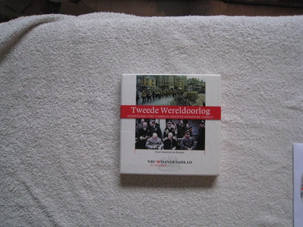 Luisterboek: Tweede Wereldoorlog + 4x CD, Boeken, Luisterboeken, Ophalen of Verzenden, Maart van Rossum, Cd, Volwassene