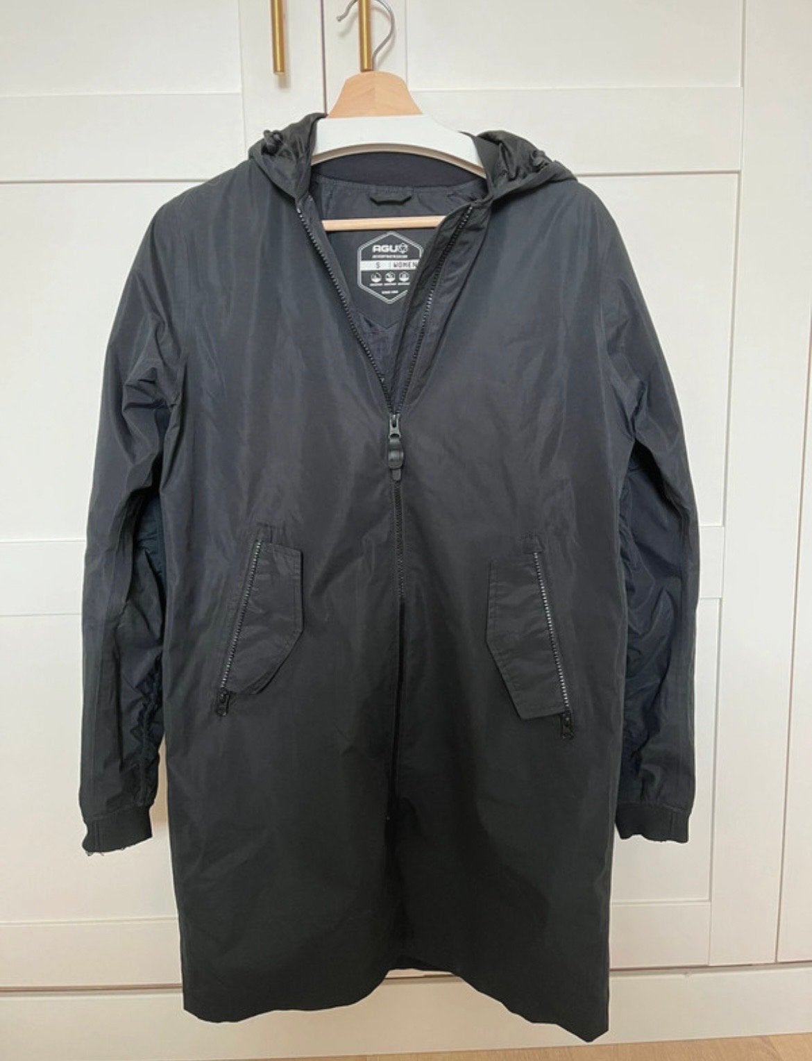 AGU long bomber regenjas urban outdoor. Nieuwprijs €145, Ophalen of Verzenden, Zo goed als nieuw, Maat 36 (S), Zwart