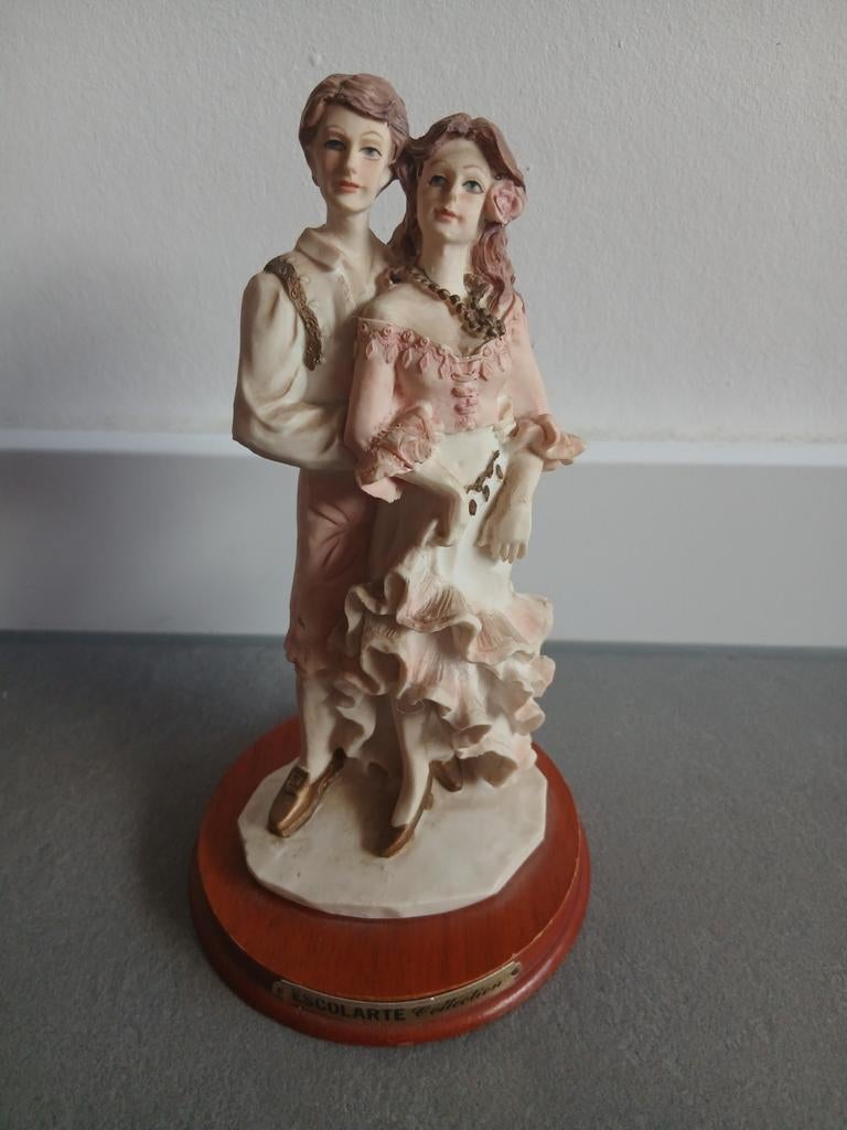 ESCOLARTE Beeldje Man en Vrouw - Romantische Stijl, Ophalen of Verzenden, Gebruikt, Mens