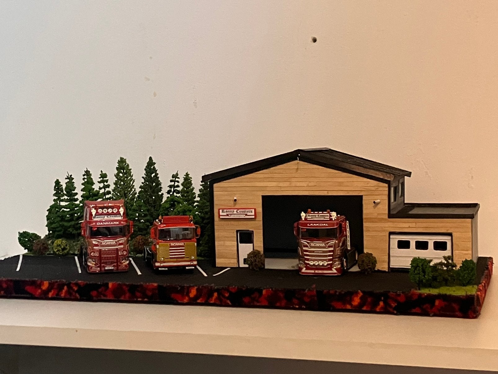 Ceusters diorama, Ophalen of Verzenden, Zo goed als nieuw, Bus of Vrachtwagen, Tekno