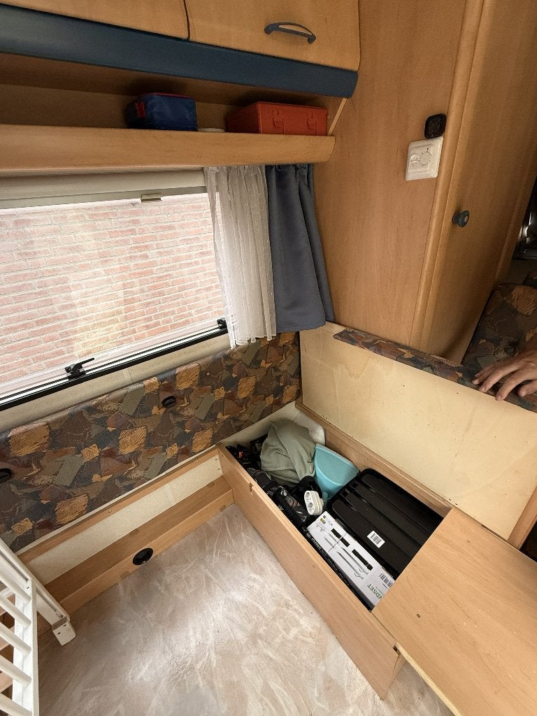 Foto 8 van Hobby 400 SF De luxe (1997) | Tempo 100 | Vochtvrij