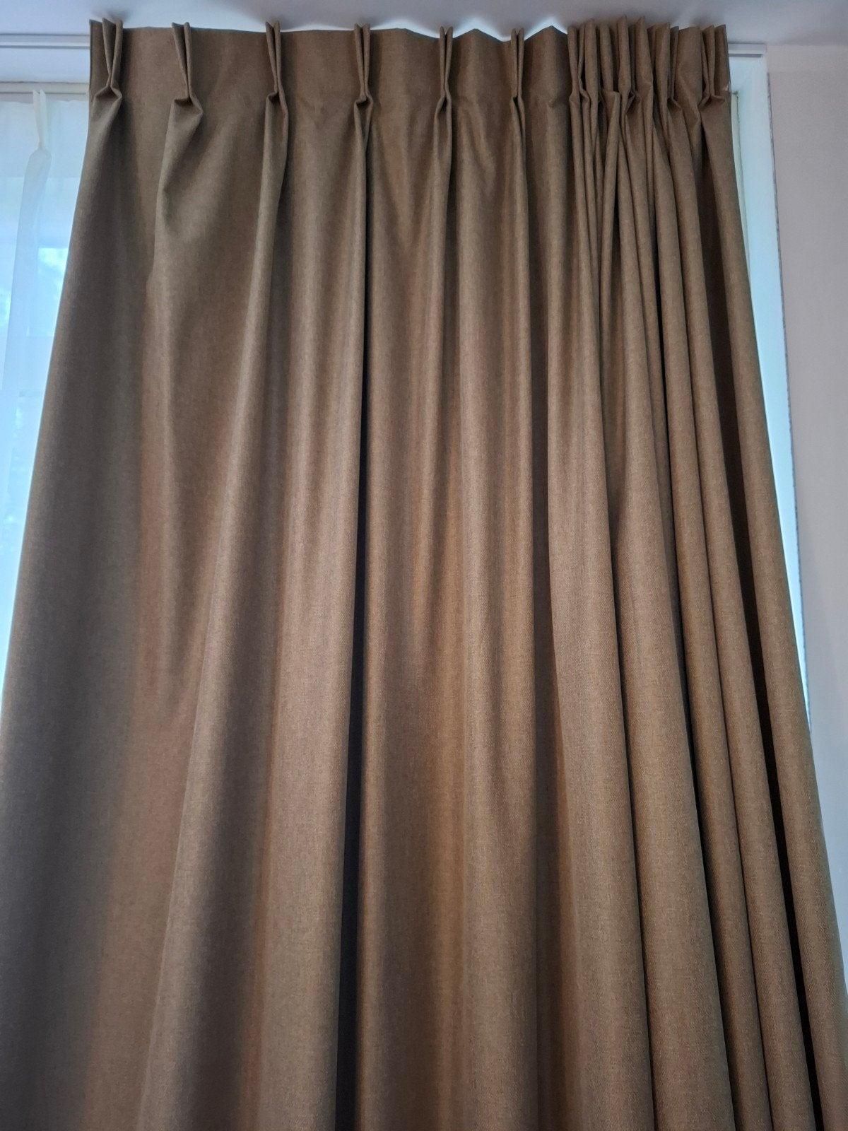 Gordijnen zonsverduisterend, te koop, Huis en Inrichting, Ophalen of Verzenden, Zo goed als nieuw, 200 cm of meer, 200 cm of meer