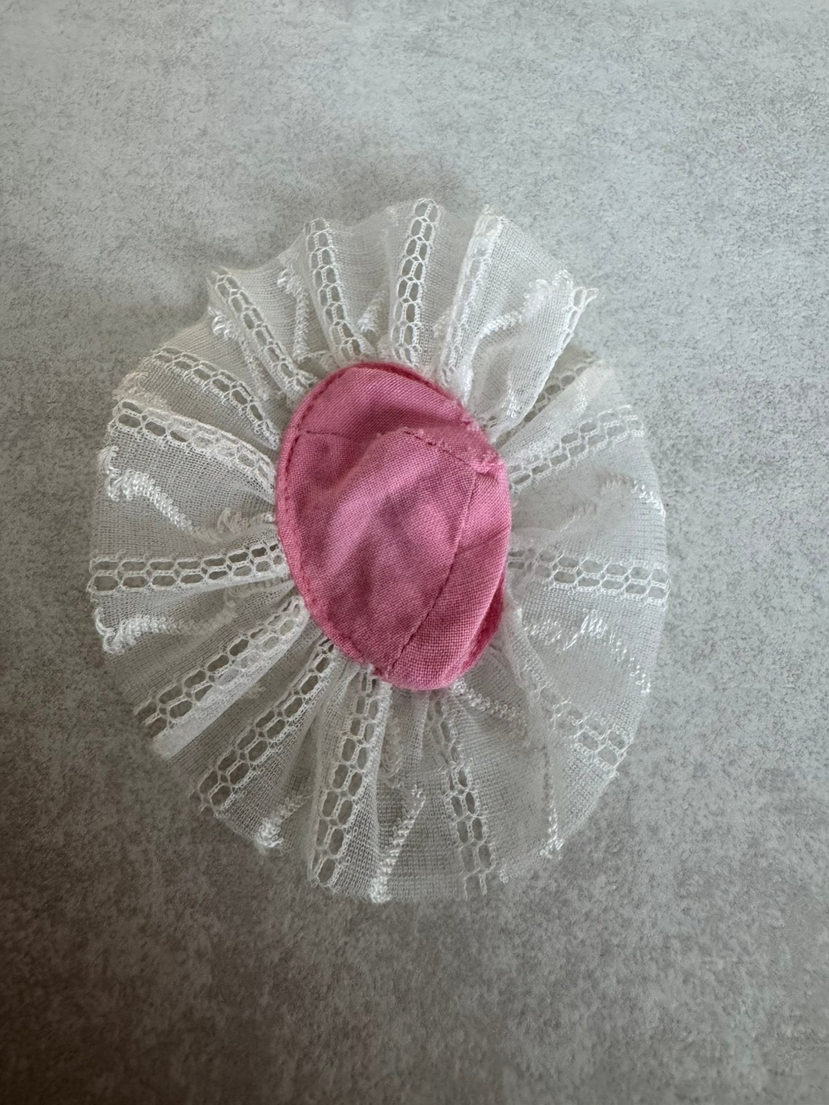 Skipper mattel party pink 1965 hoedje, Verzamelen, Poppen, Ophalen of Verzenden, Gebruikt, Accessoires