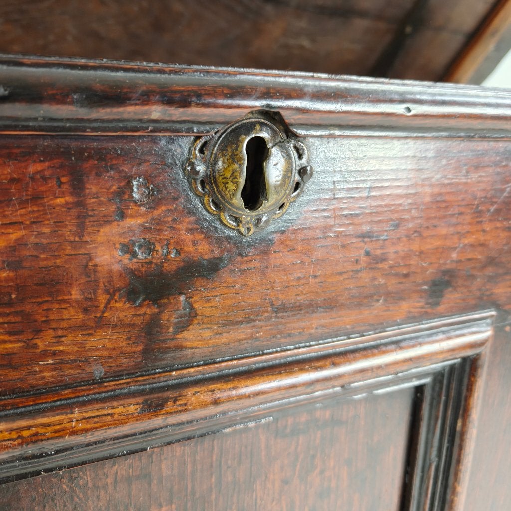 Antieke Georgische eiken kist uit de 18e eeuw Dekenkist, Antiek en Kunst, Ophalen of Verzenden