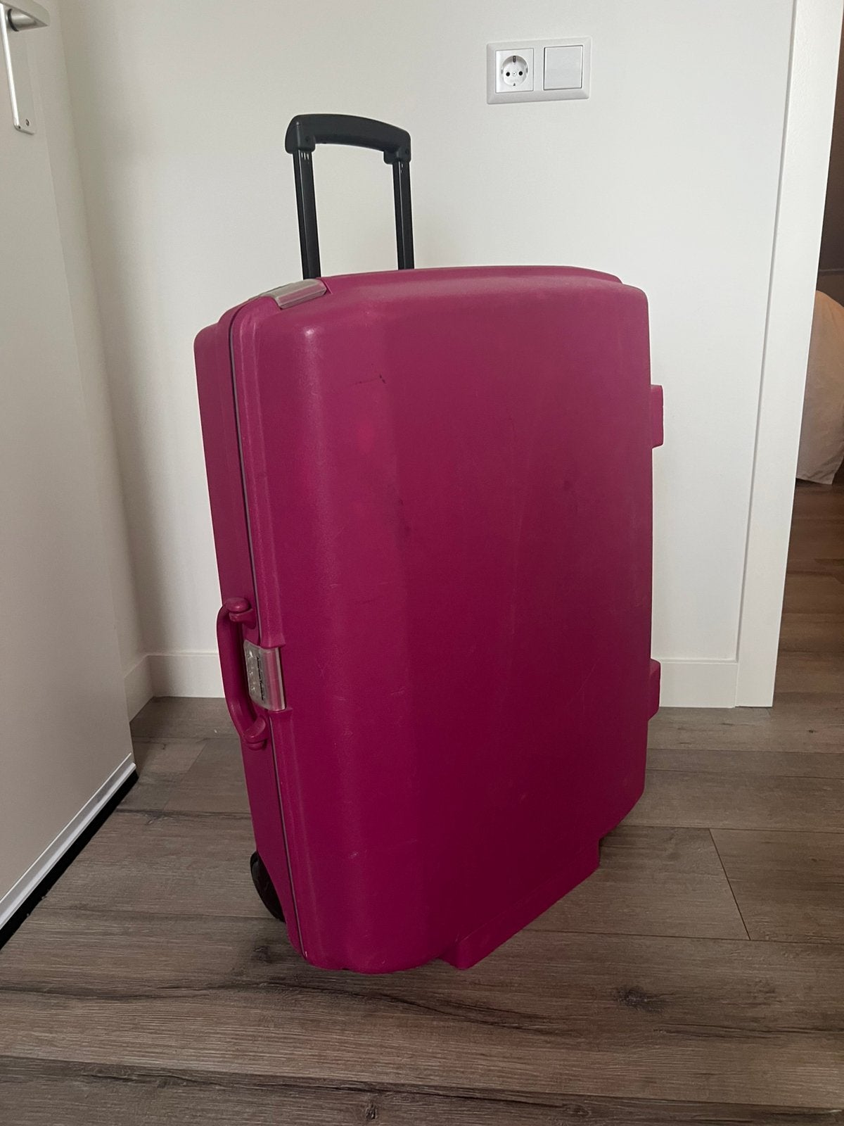 Grote roze rolkoffer American Tourister, Sieraden, Tassen en Uiterlijk, Koffers, Ophalen, Gebruikt, Hard kunststof, 70 cm of meer