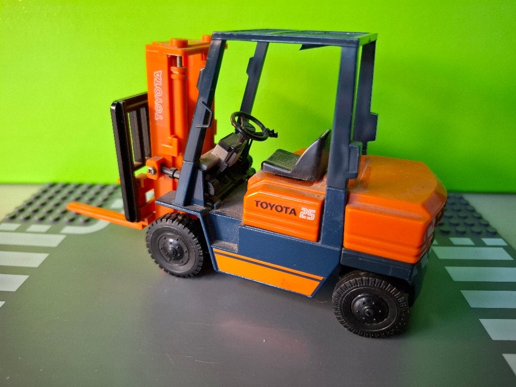 Yonezawa Diapet - Toyota 25 Fork Lift heftruck [oranje] 1/22, Ophalen of Verzenden, Gebruikt, Auto