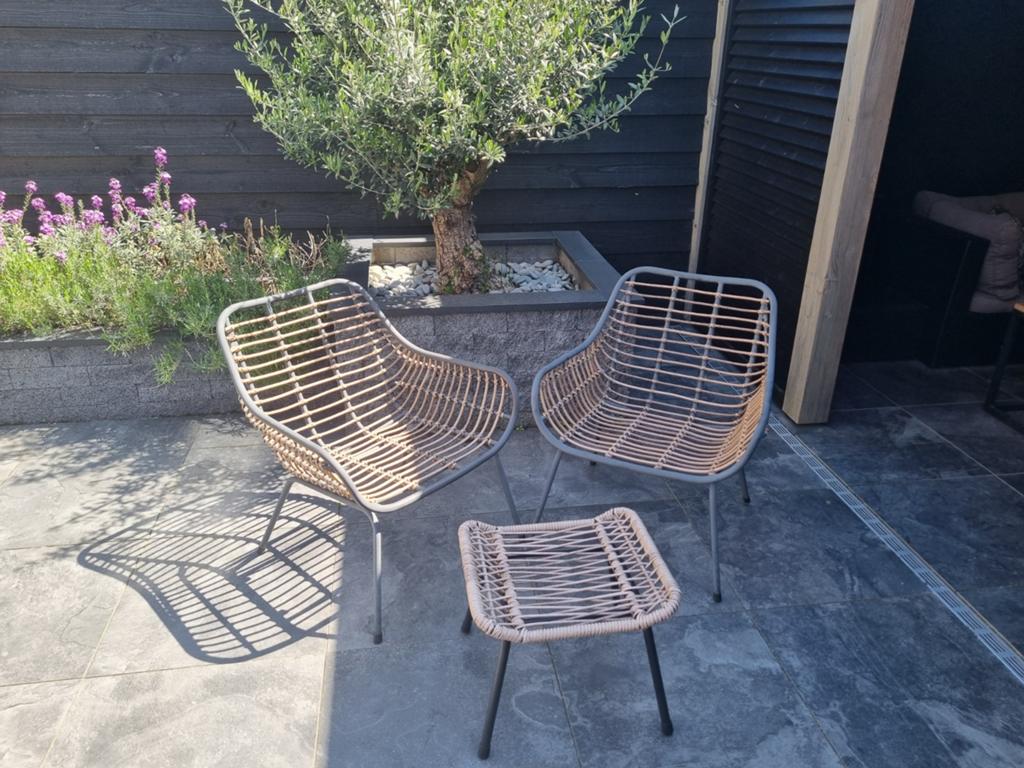 2x Tuinstoel met voetenbankje en kussens - Verkleurd ijzer, Ophalen, Gebruikt, Metaal
