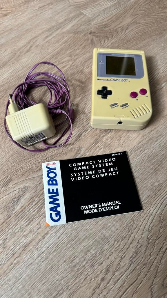 Originele Nintendo Game Boy + oplader + 5 spellen, Spelcomputers en Games, Spelcomputers | Nintendo Game Boy, Ophalen, Zo goed als nieuw