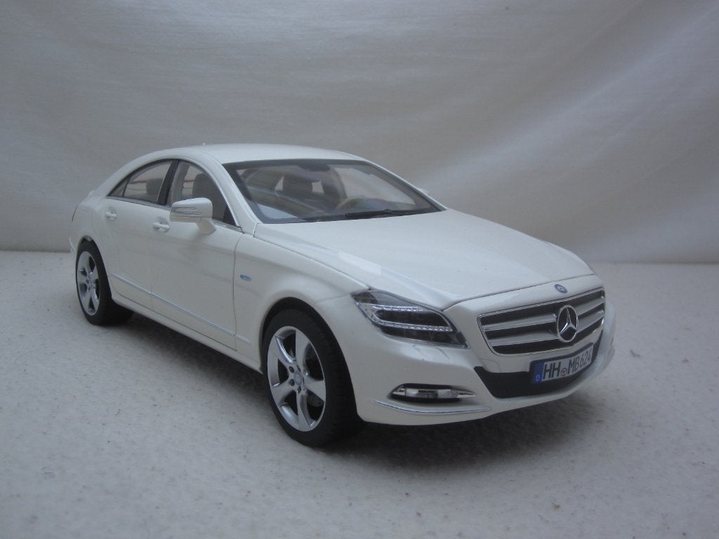 Mercedes-Benz C218 CLS Coupé 2011 wit metallic 1:18 Norev, Hobby en Vrije tijd, Ophalen of Verzenden, Nieuw, Auto, Norev