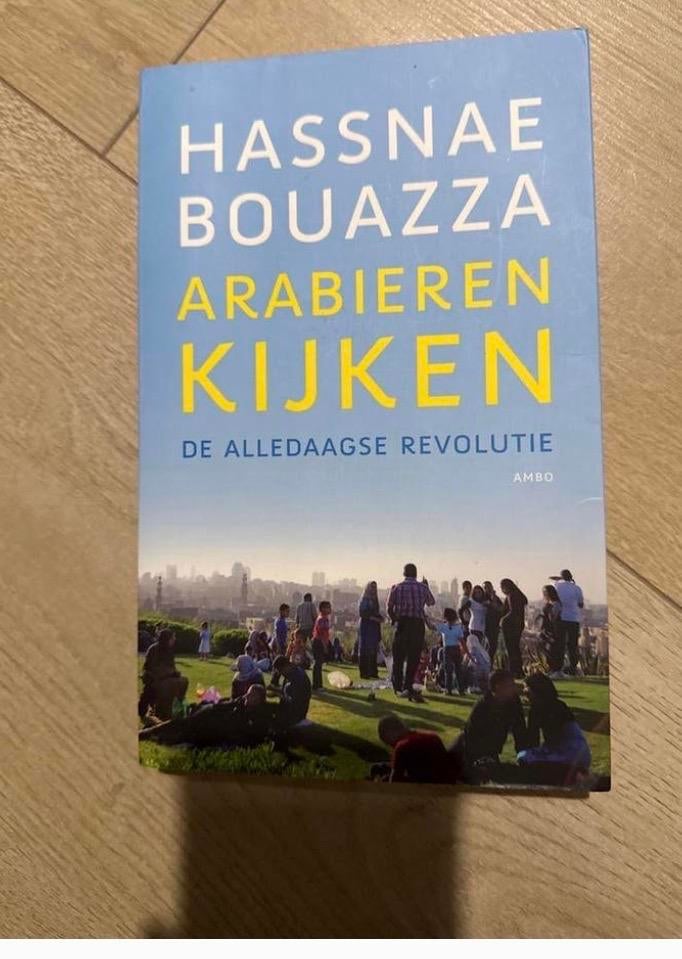 Hassnae Bouazza - Arabieren Kijken: De Alledaagse Revolutie, Boeken, Ophalen of Verzenden, Zo goed als nieuw, Nederland