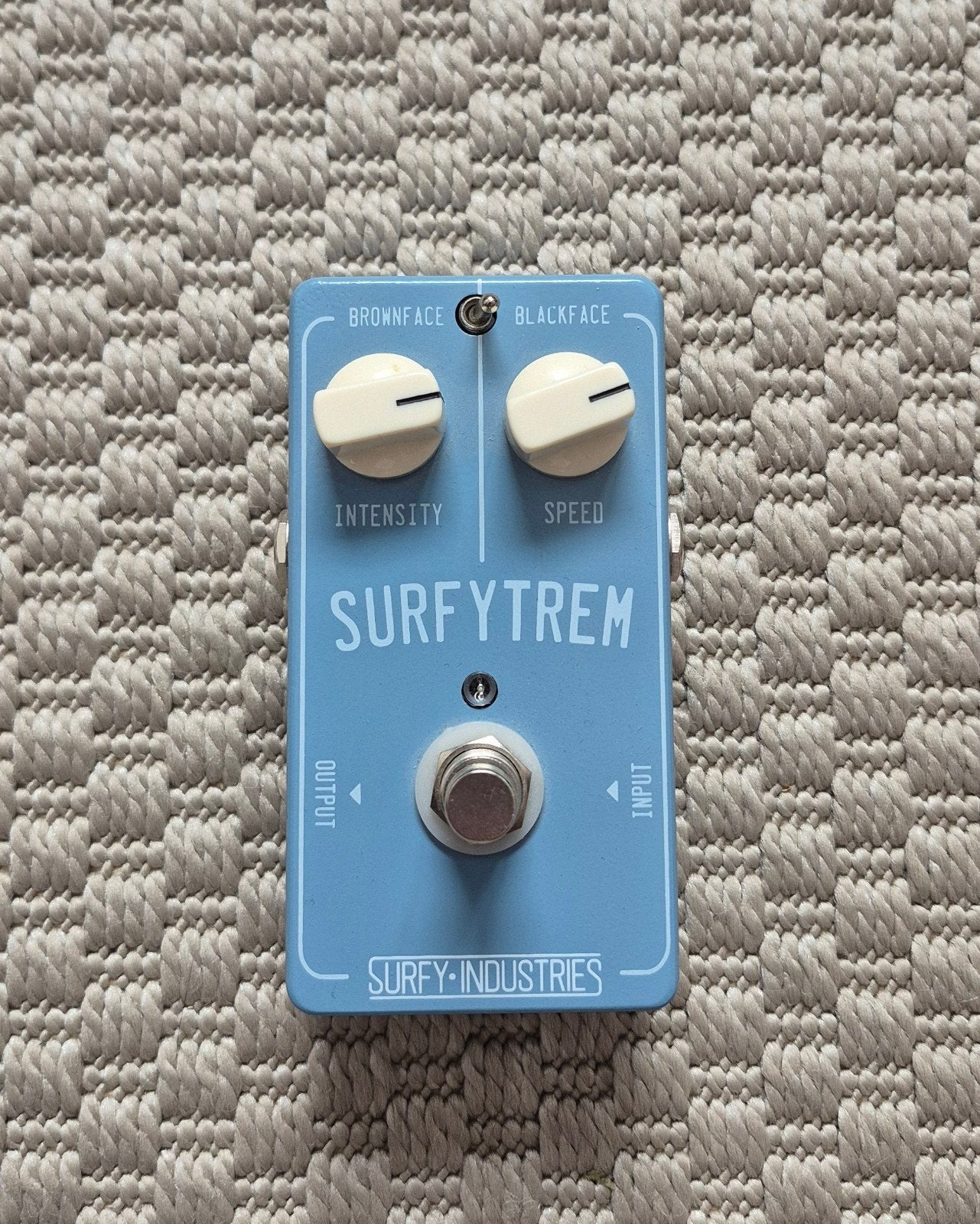 SurfyTrem - Surfy Industries  gitaar pedaal, Ophalen of Verzenden, Zo goed als nieuw, Overige typen