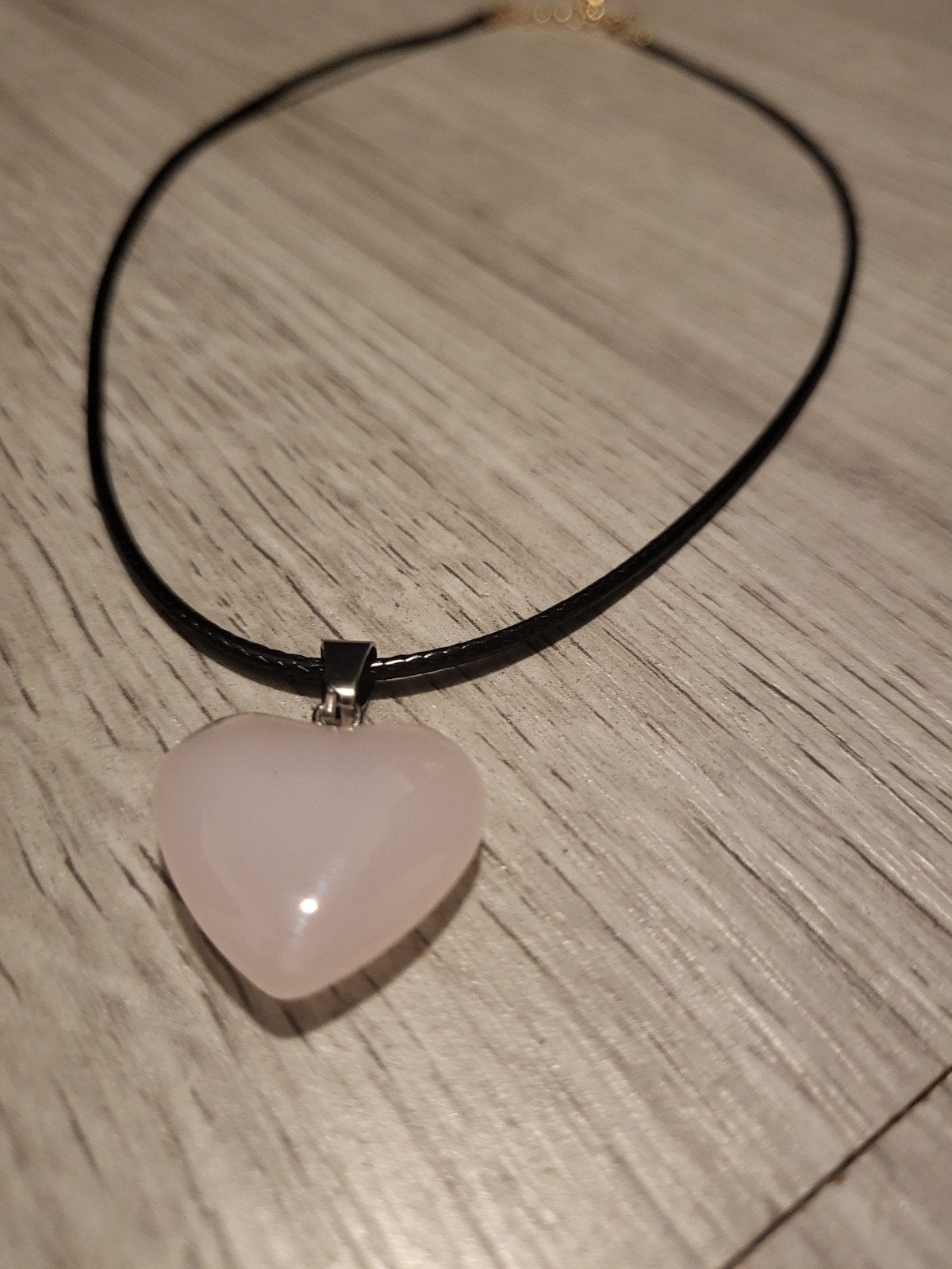 Nieuwe Rozenkwarts Hart Ketting - Zwart Koord, Nieuw, Ophalen of Verzenden, Steen of Mineraal, Roze
