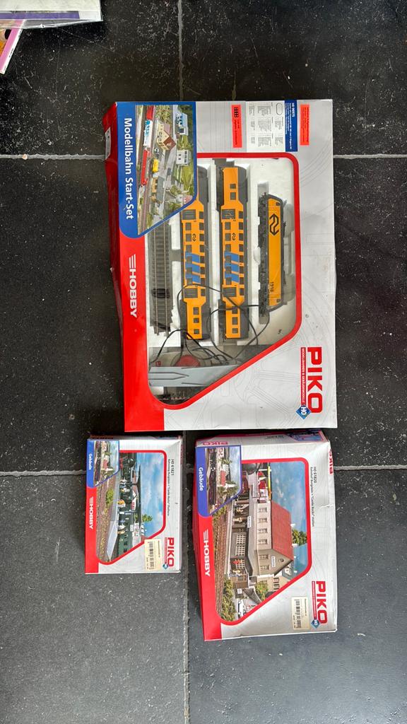 Piko modeltrein set met treinstation, Ophalen of Verzenden, Zo goed als nieuw, Gelijkstroom, Piko