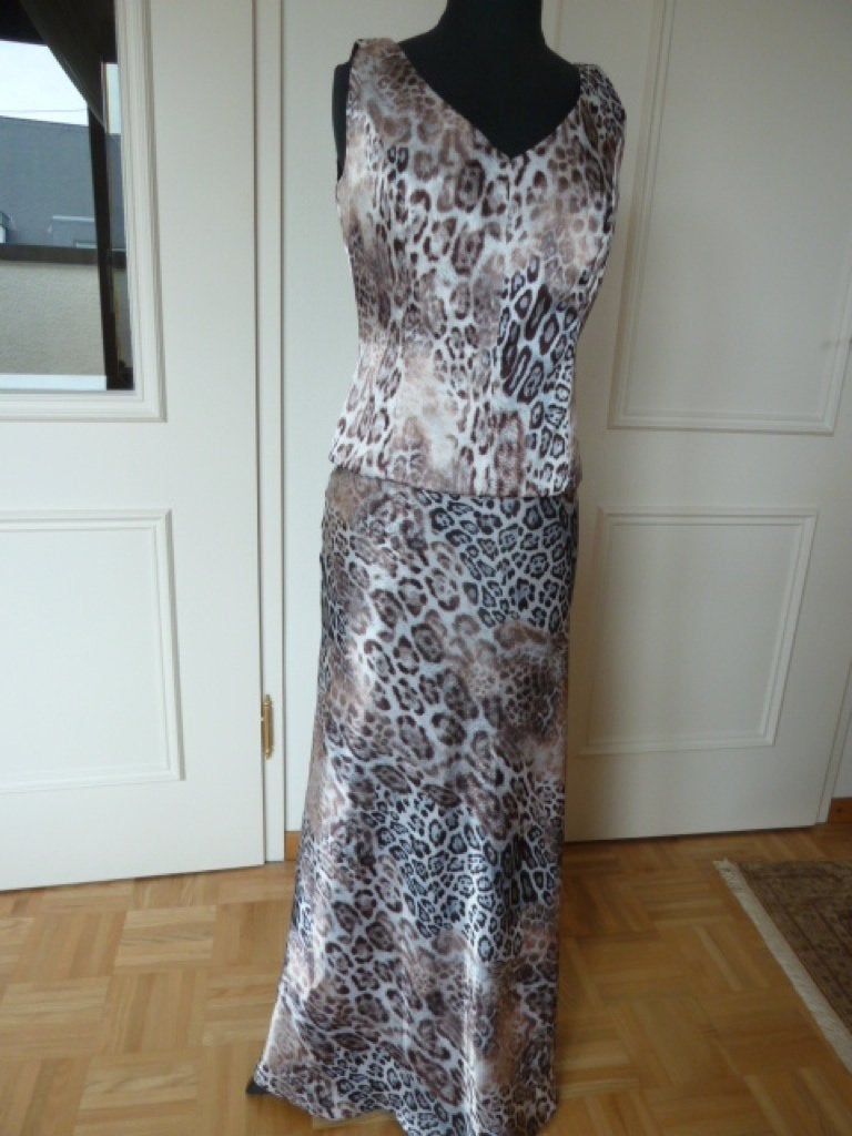 SALE Angie Event satijnzijden rok + top, blauwe panterprint, Kleding | Dames, Maat 38/40 (M), Overige typen, Zo goed als nieuw