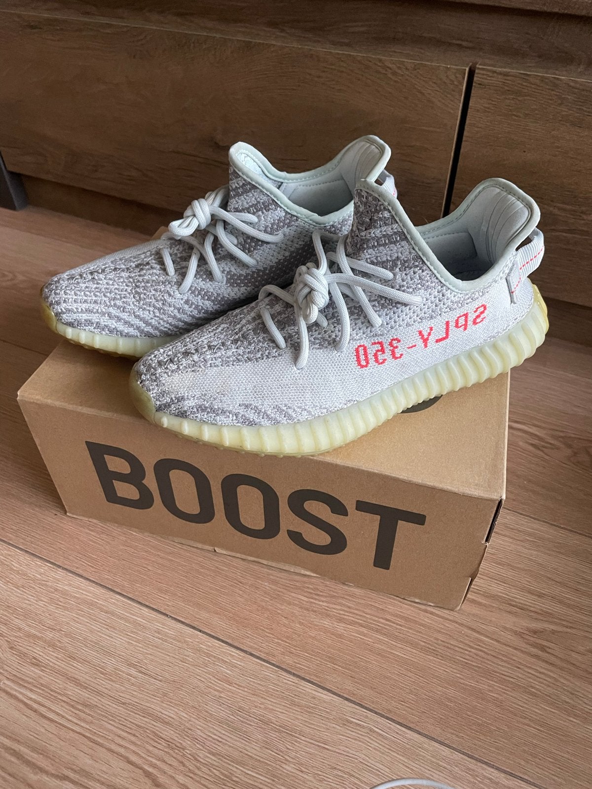 Adidas Yeezy Boost 350 V2 - Maat 41 1/3, Kleding | Dames, Ophalen of Verzenden, Gedragen, Grijs, Sneakers of Gympen
