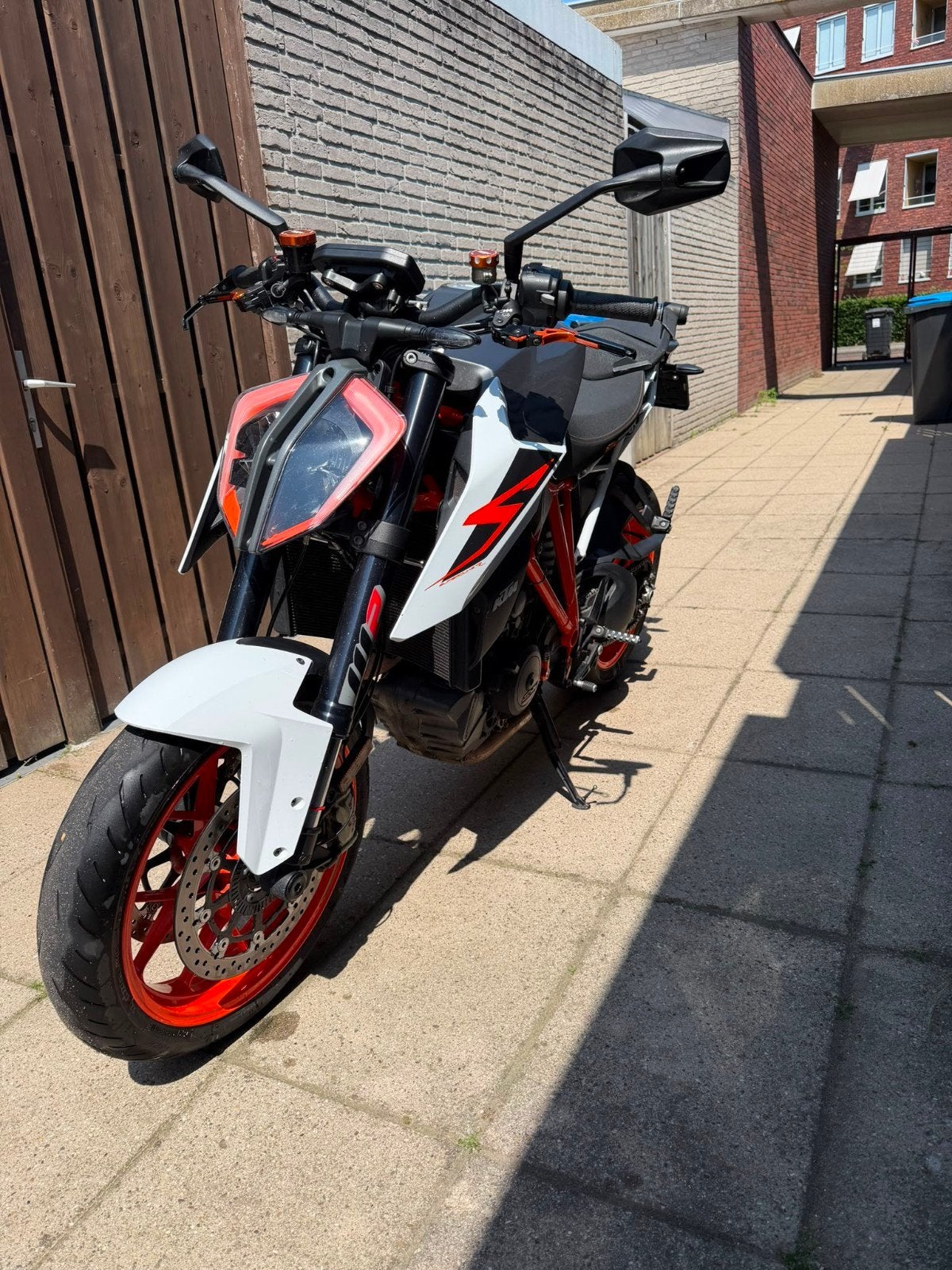 KTM Super Duke 1290 R 2017 Akrapovic (Hele nette staat), 2 cilinders, Occasion, LED Verlichting, Motorrijbewijs A
