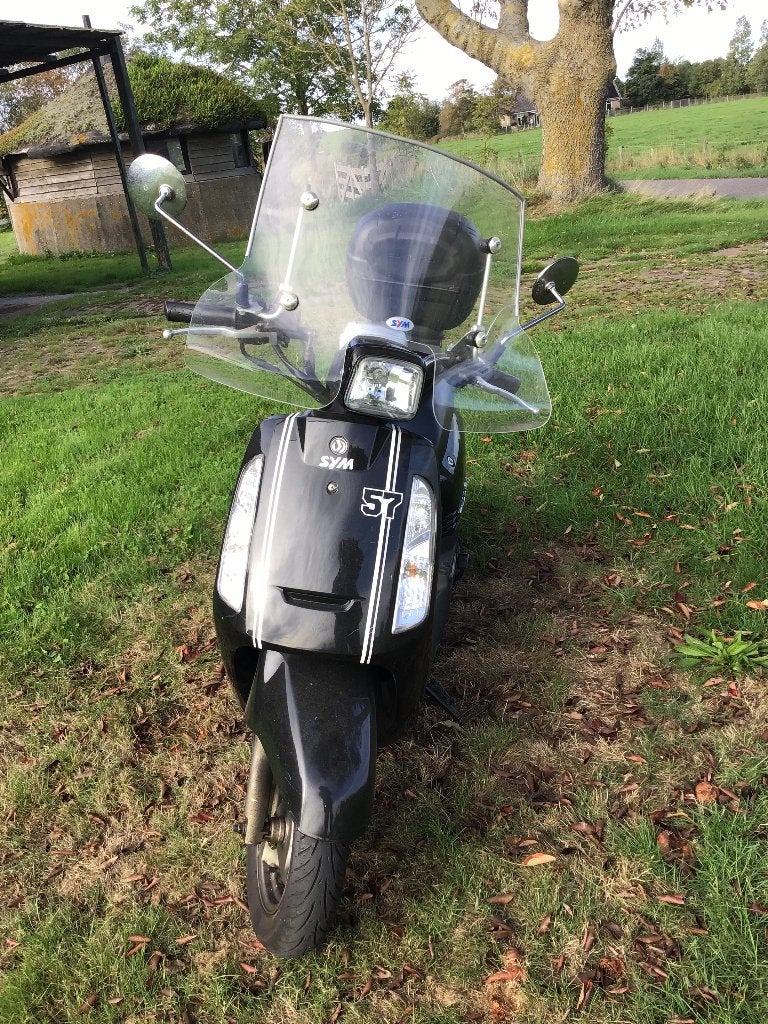 SYM Snorfiets met bagagebox en nieuwe banden, Fietsen en Brommers, Ophalen, Gebruikt, SYM, Benzine