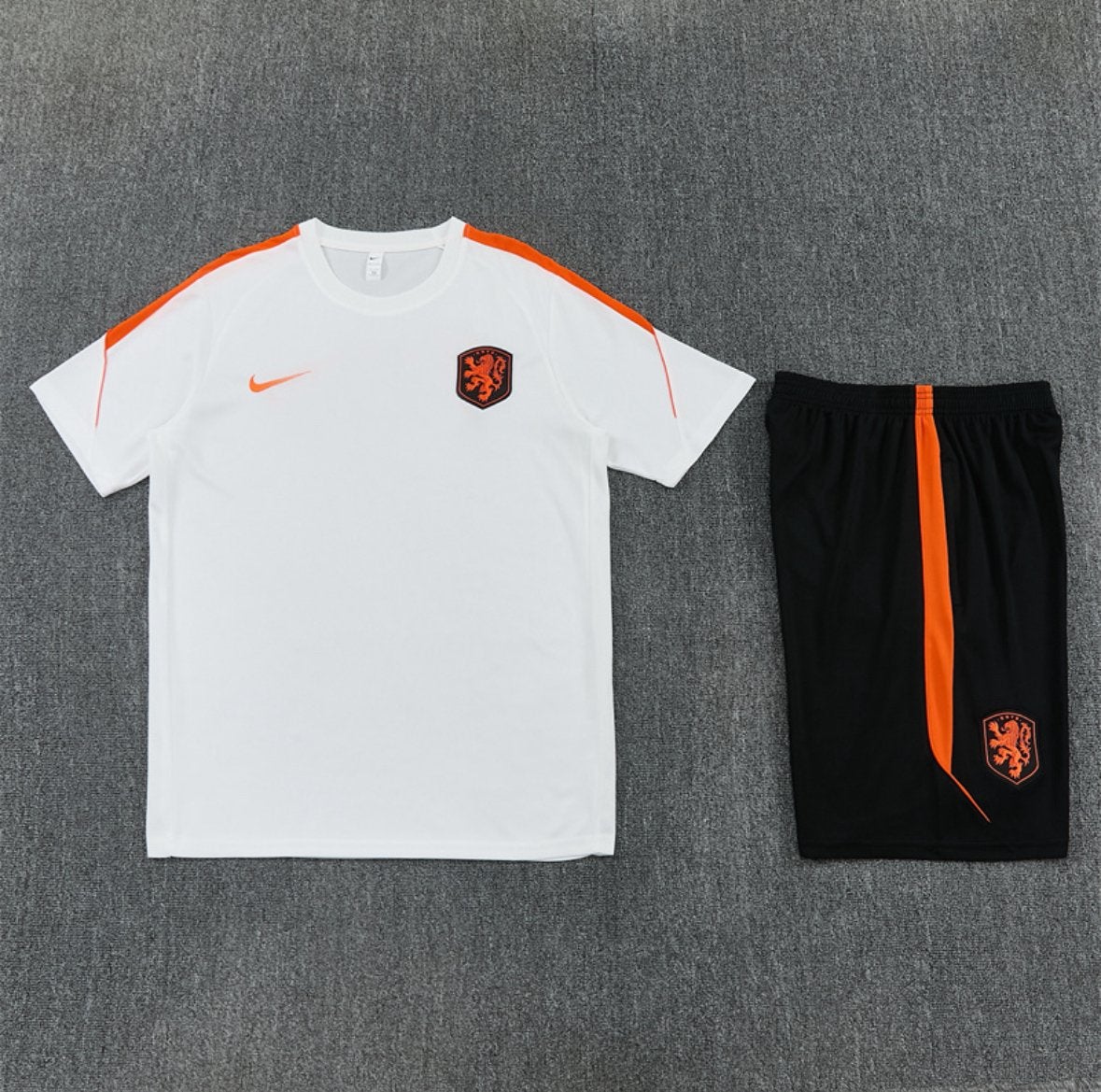 Nederlands Elftal Trainingsset - Wit T-shirt & Broekje, Ophalen of Verzenden, Nieuw, Trainingspak