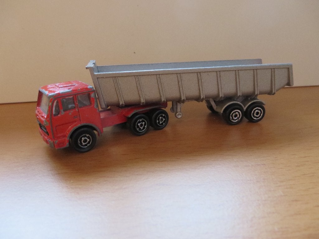 Majorette Mercedes Truck en trailer, Ophalen of Verzenden, Gebruikt, Bus of Vrachtwagen