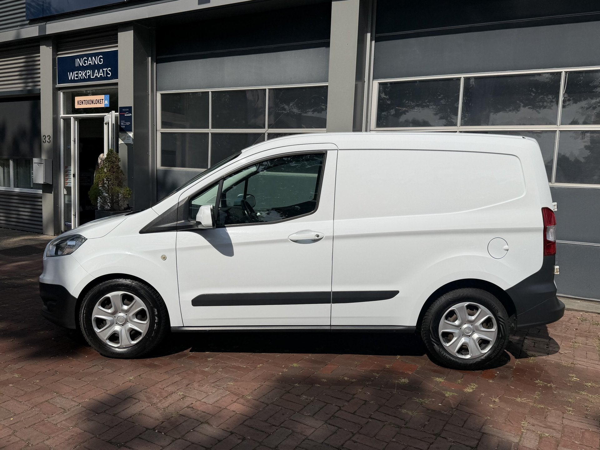 Ford Transit Courier 1.5 TDCI Trend (Bestel) 11-2017 161.622, Voorwielaandrijving, Gebruikt, 4 cilinders, Wit