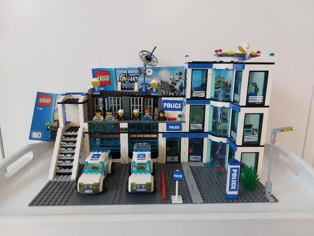 Lego City 7498 Police Station / politiebureau, Kinderen en Baby's, Speelgoed | Duplo en Lego, City, Gebruikte blokjes met nopjes