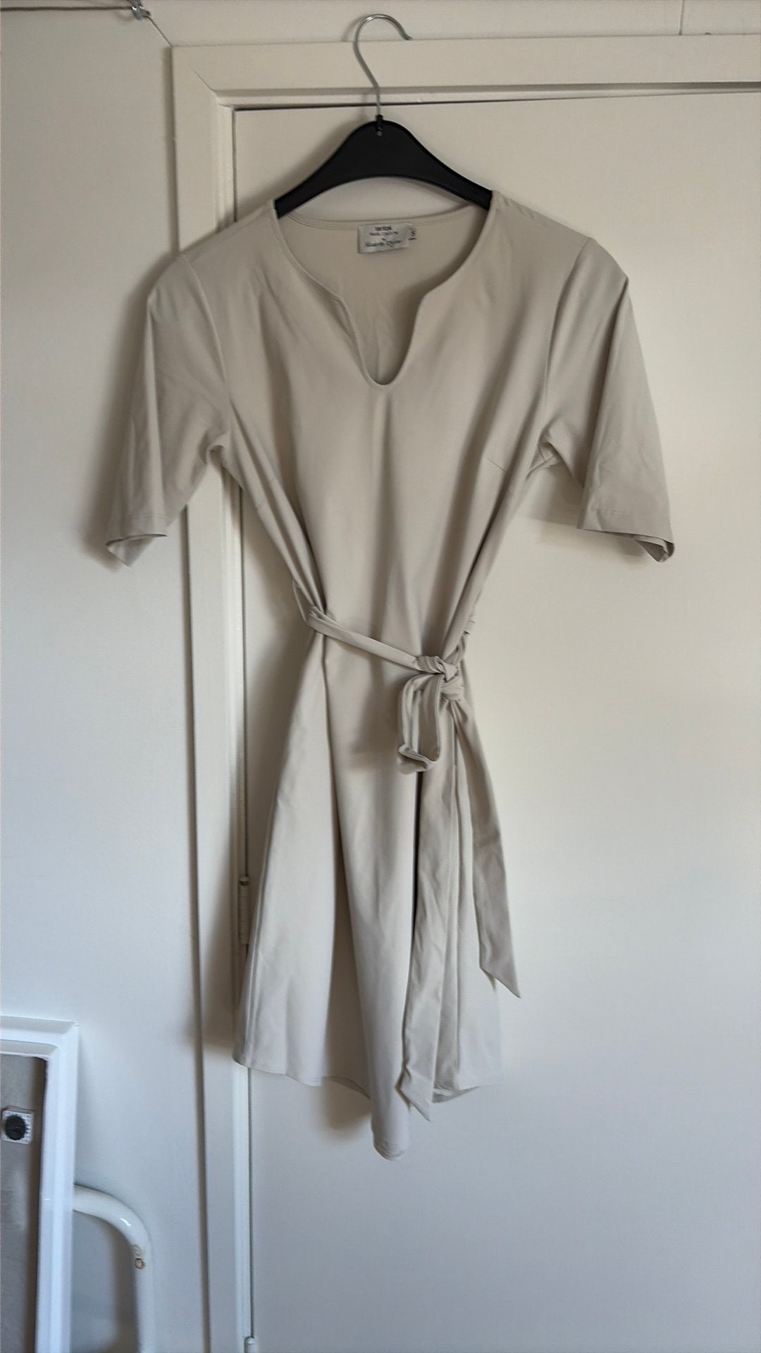 Nicolette kluijver jurk beige heel goed s, Ophalen of Verzenden, Zo goed als nieuw, Beige