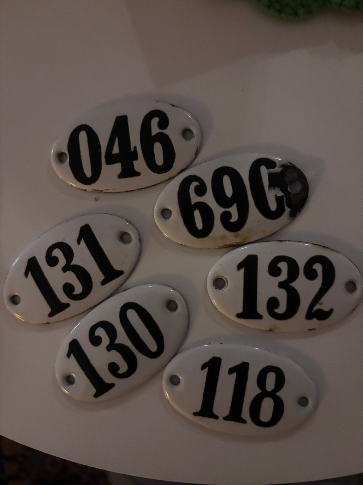 Emaille huisnummers 131, 130, 118, 132, 690, 046, Ophalen of Verzenden