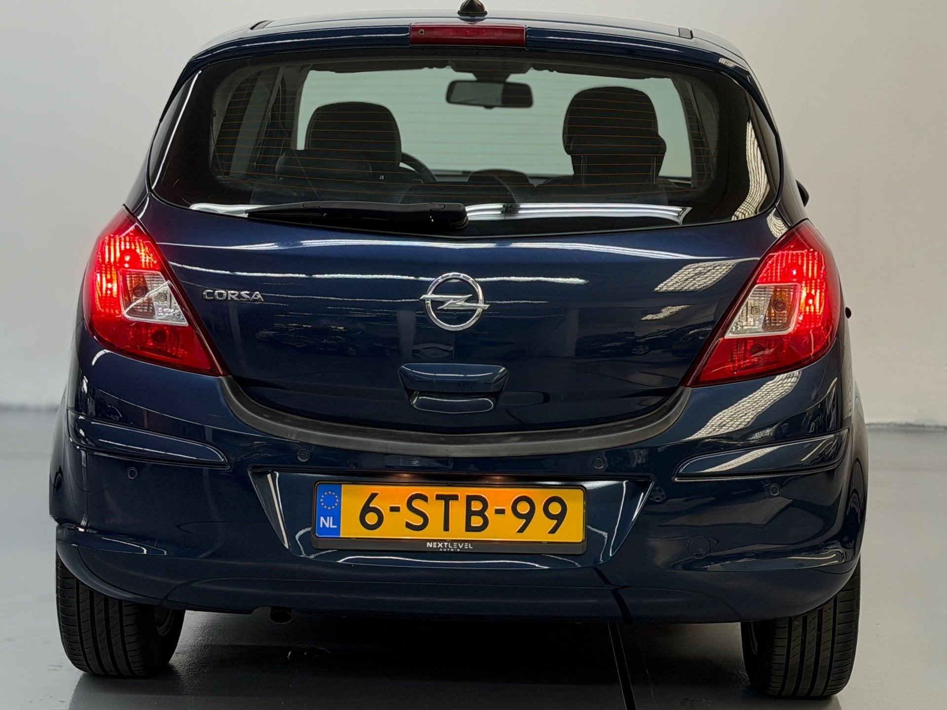 Foto 9 van Opel Corsa 1.4-16V Cosmo Navi Cruise NL Auto