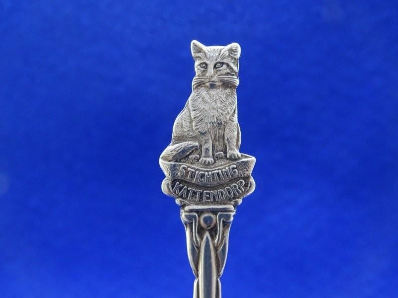 Lepeltje: Poes Stichting kattendorp, Verzenden