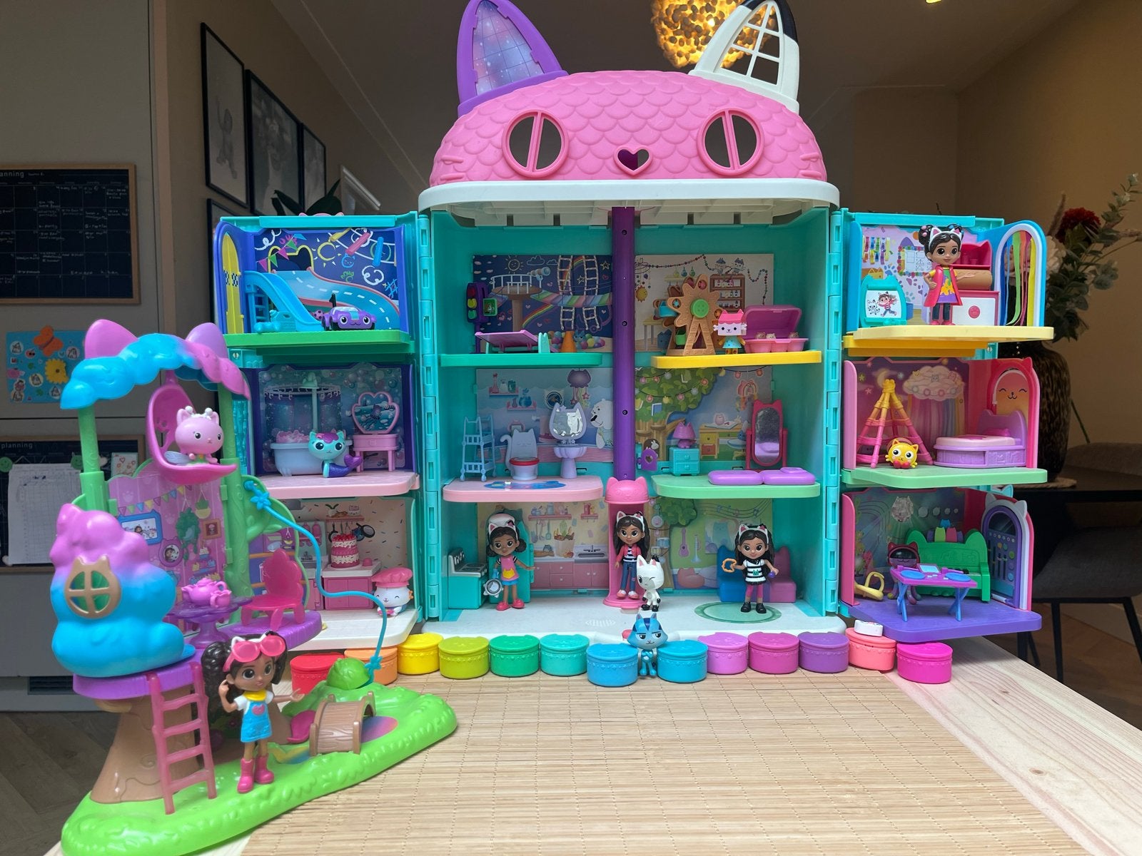 Gaby's Poppenhuis Compleet met Magische Tuin en Doerak, Ophalen, Zo goed als nieuw, Poppenhuis