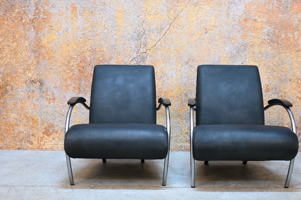 IZG staat 2 zwarte leren Gelderland 5470 design fauteuils, Hout, 75 tot 100 cm, Zo goed als nieuw, Gelderland