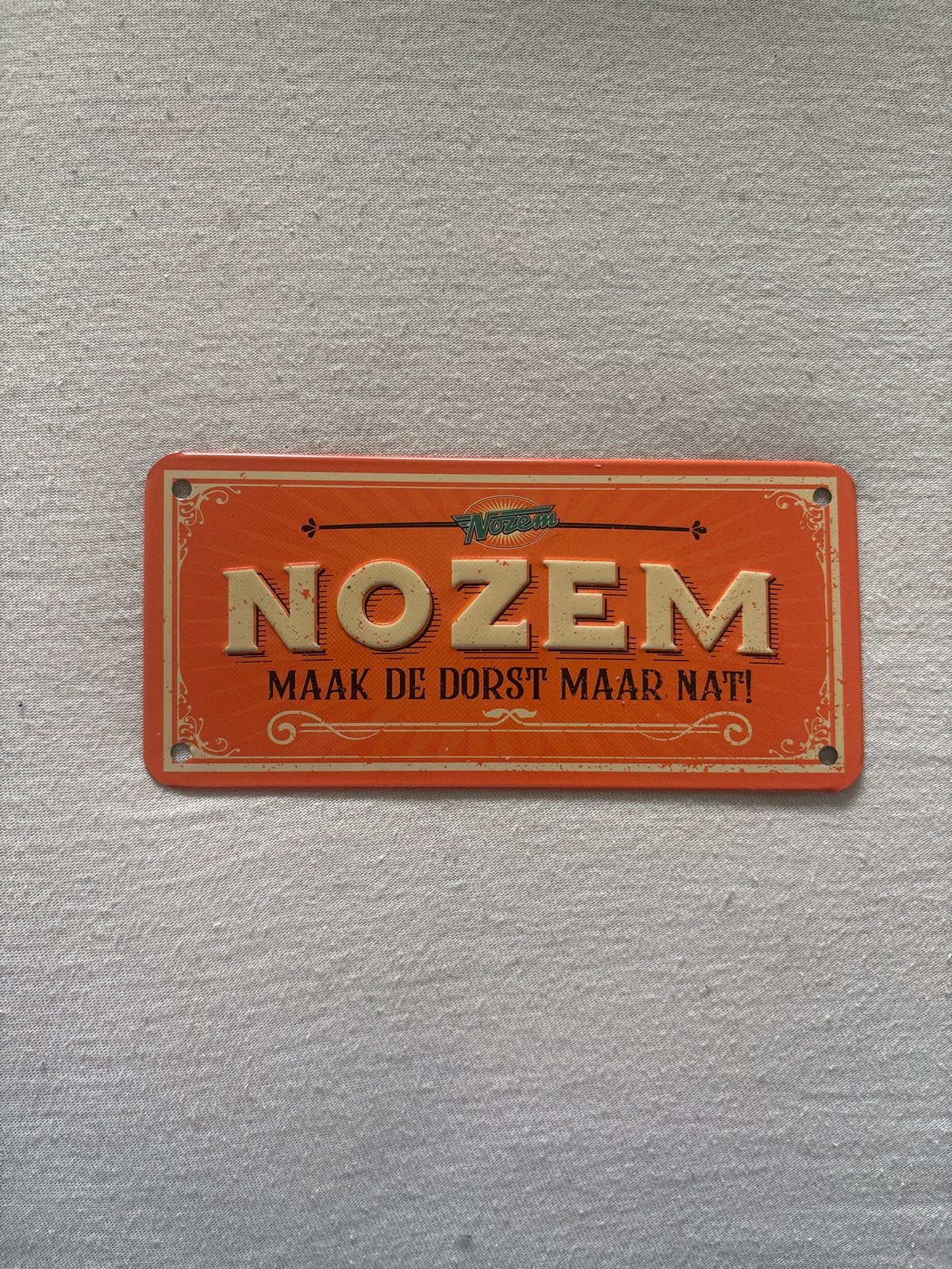 Nozem Olie Blikken Bord - Maak de dorst maar nat!, Huis en Inrichting, Ophalen, Vintage, Zo goed als nieuw, Oranje