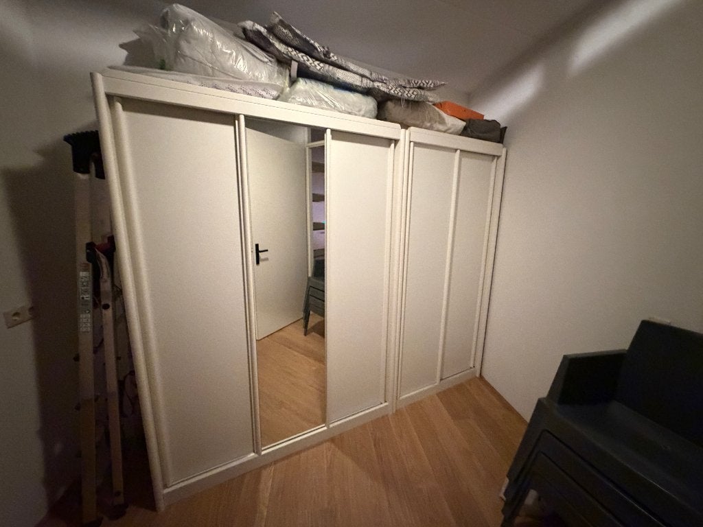 Slaapkamerkast 2 stuks, Huis en Inrichting, Ophalen, Met deur(en), Gebruikt, 100 tot 150 cm