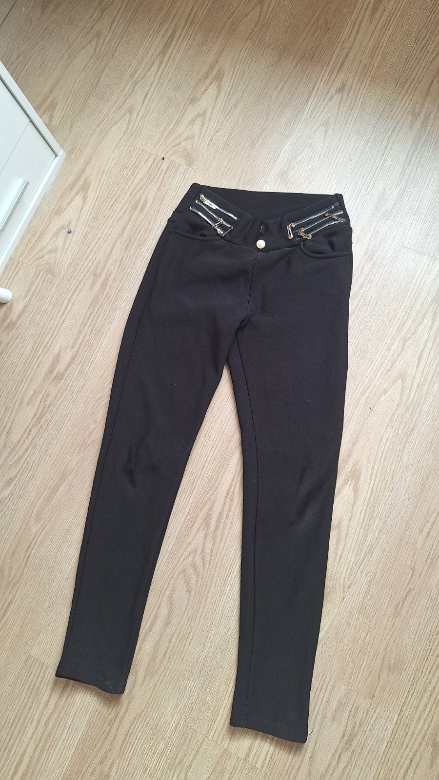 Zwarte broek met gouden details, Ophalen, Zwart, Zo goed als nieuw, Maat 36 (S)