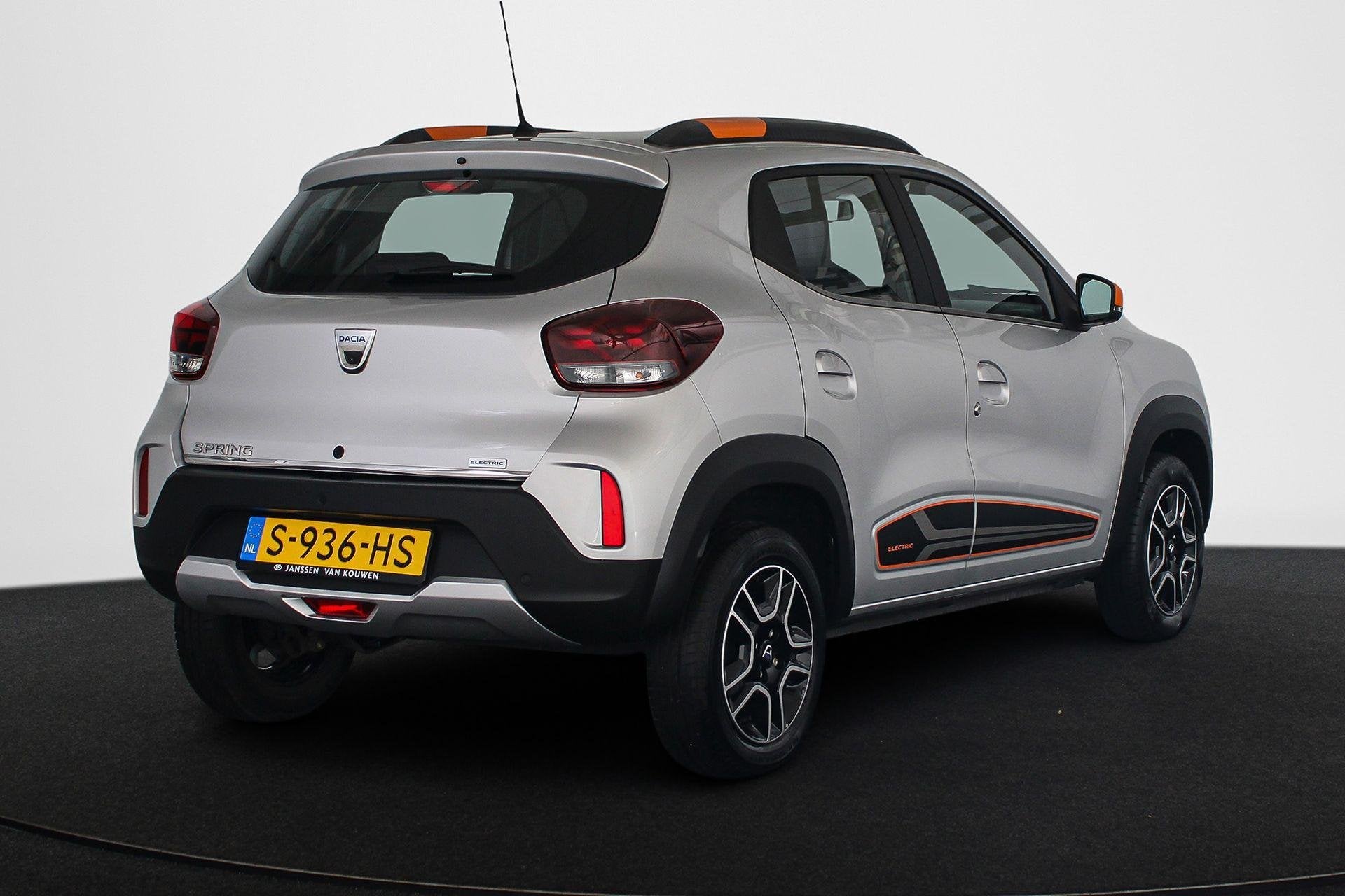Dacia Spring Comfort Plus 27 kWh Apple CarPlay Achteruitrijc, Gebruikt, Leder en Stof, Zilver of Grijs, Te koop