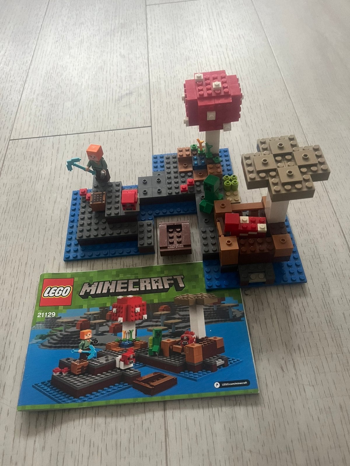 Lego minecraft 21129 the mushroom island, Ophalen of Verzenden, Zo goed als nieuw