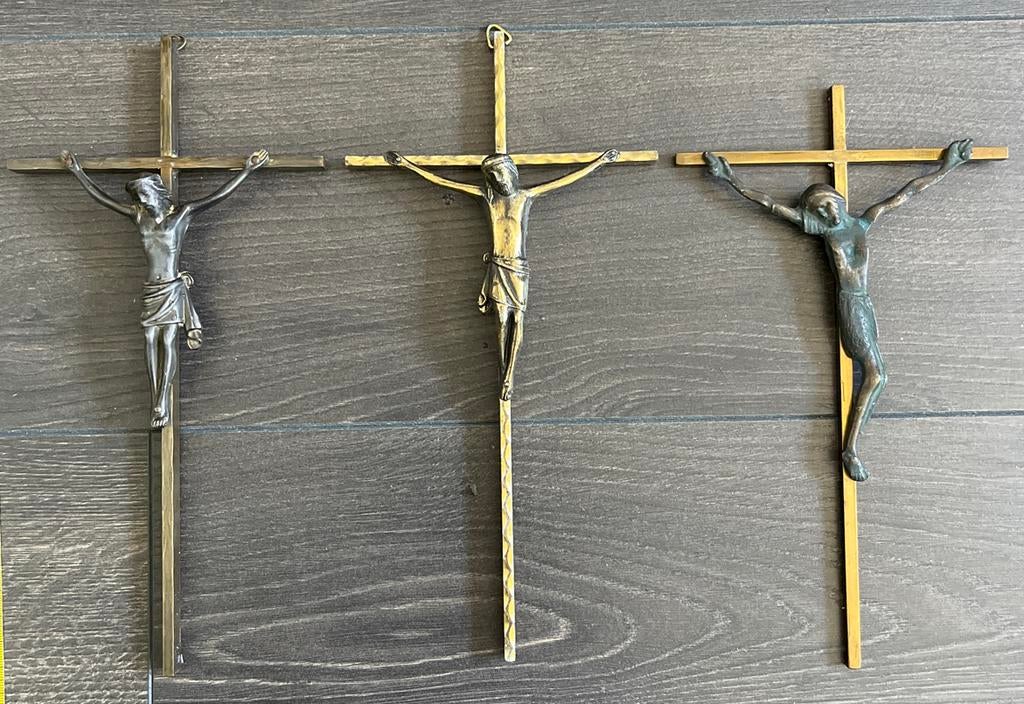 Antieke koperen/messing kruizen met Jezus, Ophalen of Verzenden