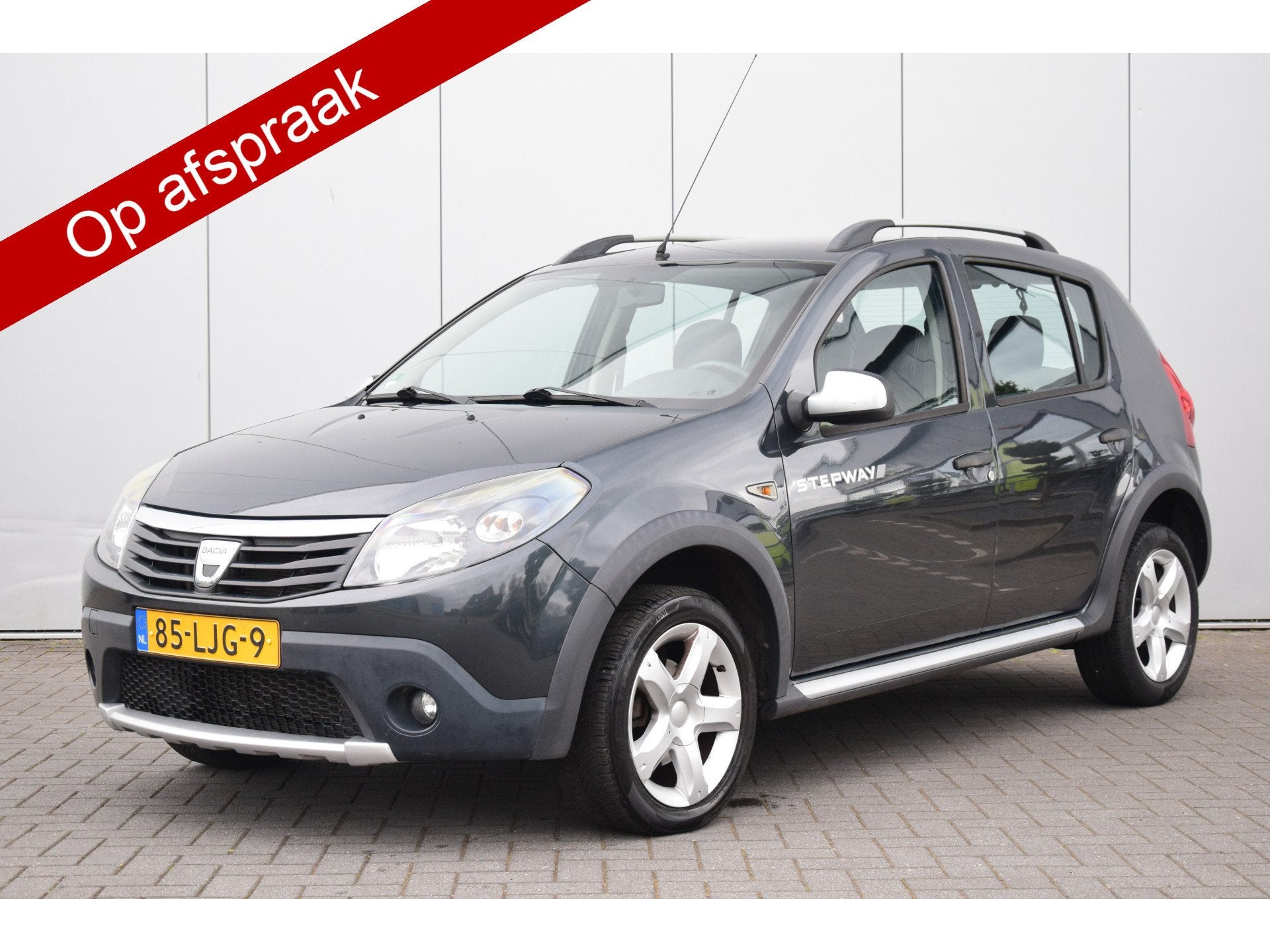 Dacia Sandero 1.6 Stepway Airco Audio Elek/pakket Trekhaak, Auto's, Dealer onderhouden, Stof, Gebruikt, Zwart
