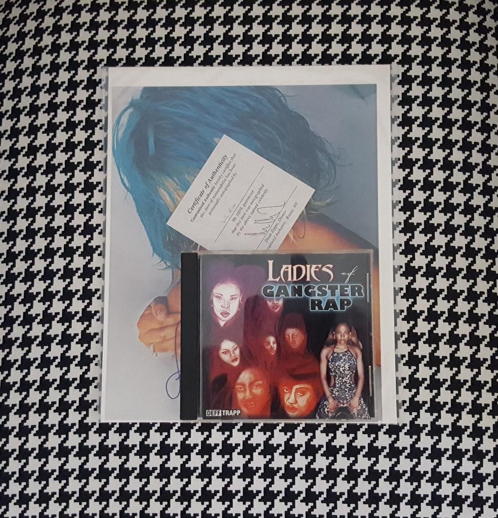 Lil Kim - Photo - Signed + Ladies Of Gangster Rap - CD 👀, Ophalen, Zo goed als nieuw, Foto of Kaart