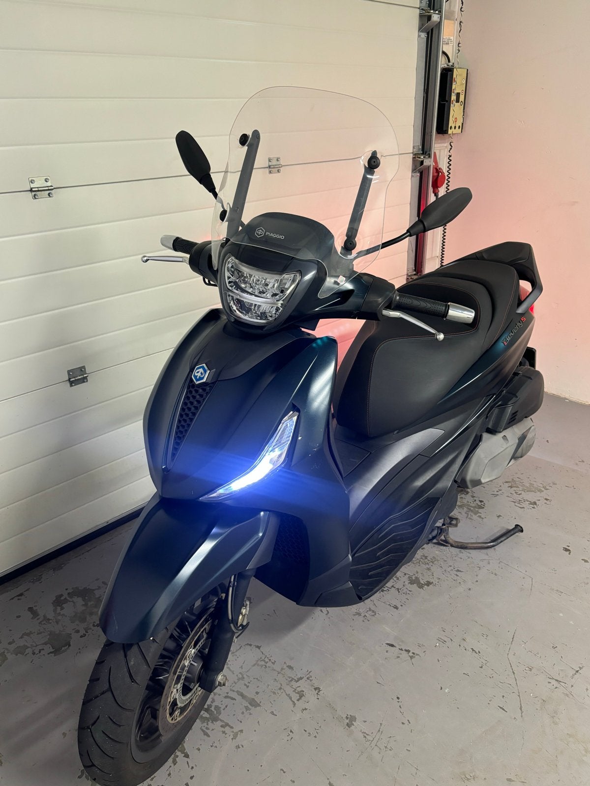 Piaggio Beverly S 400 2021, mat donkerblauw, 15xxx km, Particulier