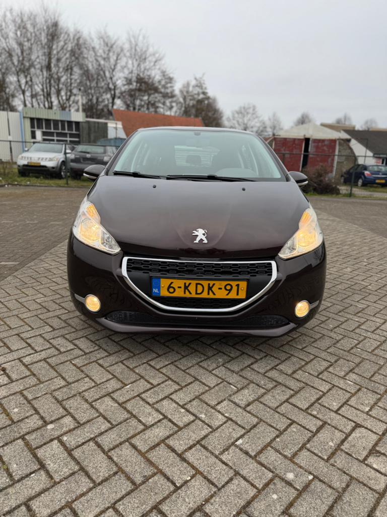 Peugeot 208 1.2 VTI 60KW/82PK 5-D 2013 Bruin, Auto's, Peugeot, Euro 5, Stof, 1199 cc, Bruin
