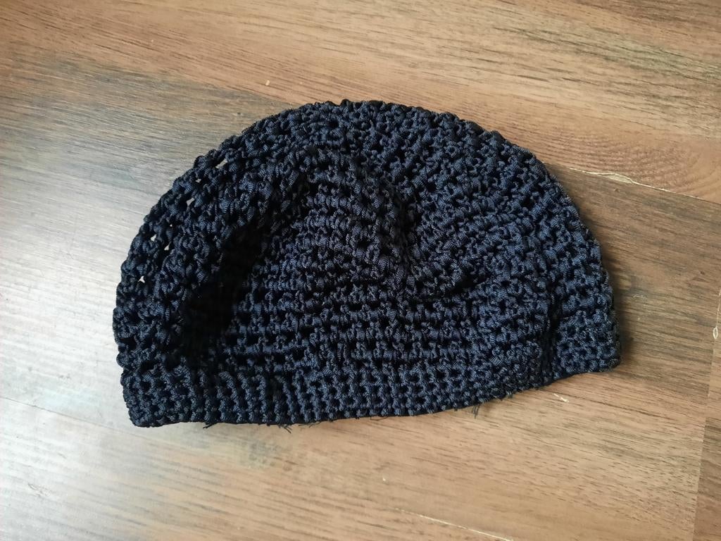 Mooi handgemaakt zwart gehaakt mutsje - Zo goed als nieuw, Meisje, Handgemaakt, Ophalen of Verzenden, Zo goed als nieuw