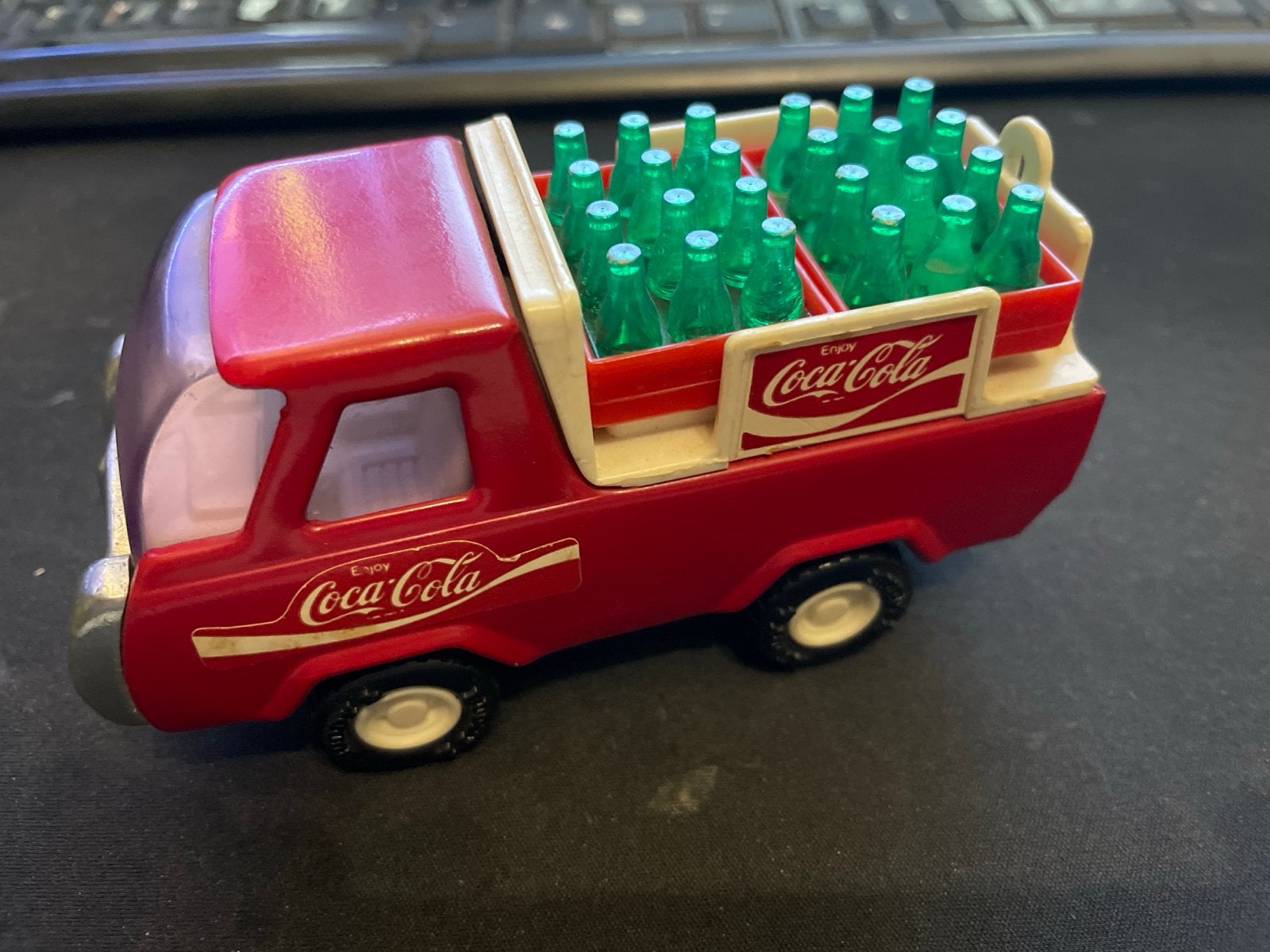 Coca-Cola miniatuur vrachtwagen met flesjes, Ophalen of Verzenden, Zo goed als nieuw, Overige typen