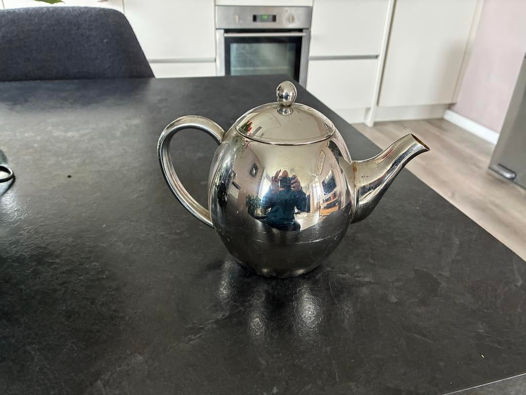 Stijlvolle zilverkleurige theepot, Zilver, Zo goed als nieuw, Metaal, Overige merken