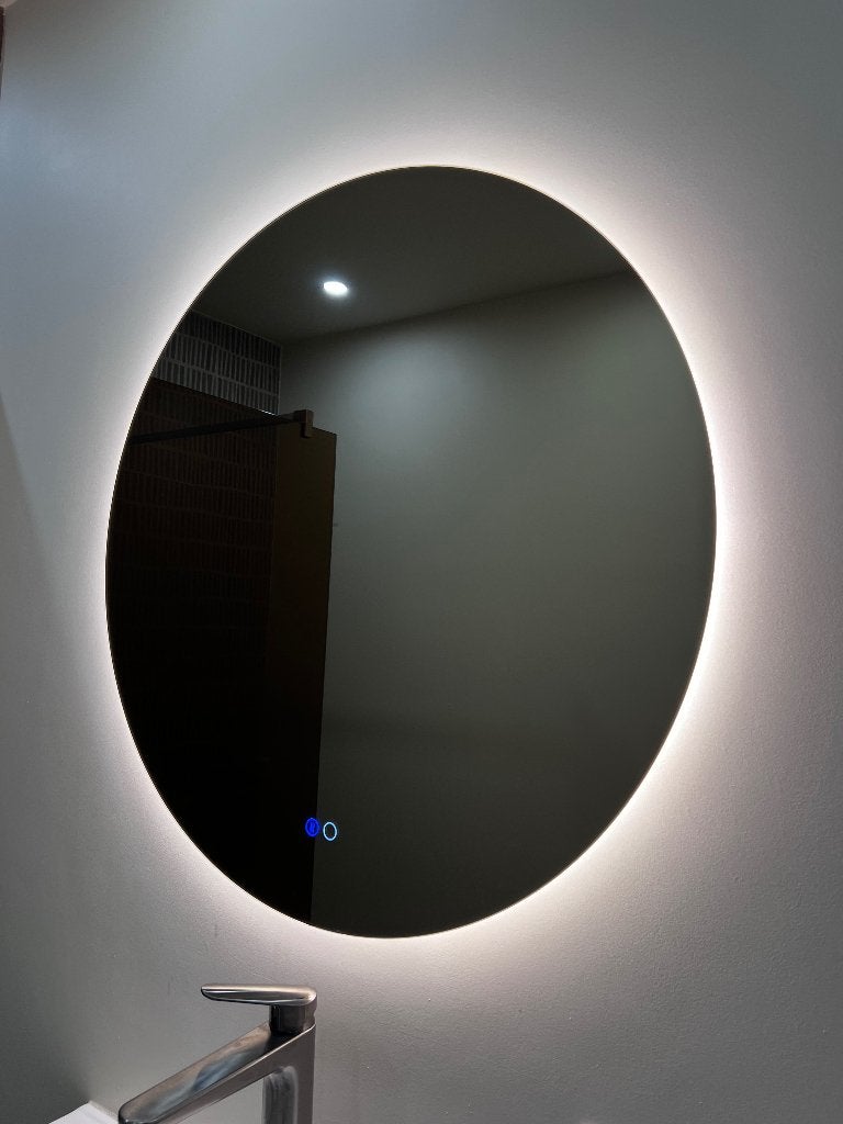 Ronde luxe badkamerspiegel met verlichting en warmtefunctie, Huis en Inrichting, Ophalen, Overige typen, 50 tot 100 cm, Zo goed als nieuw