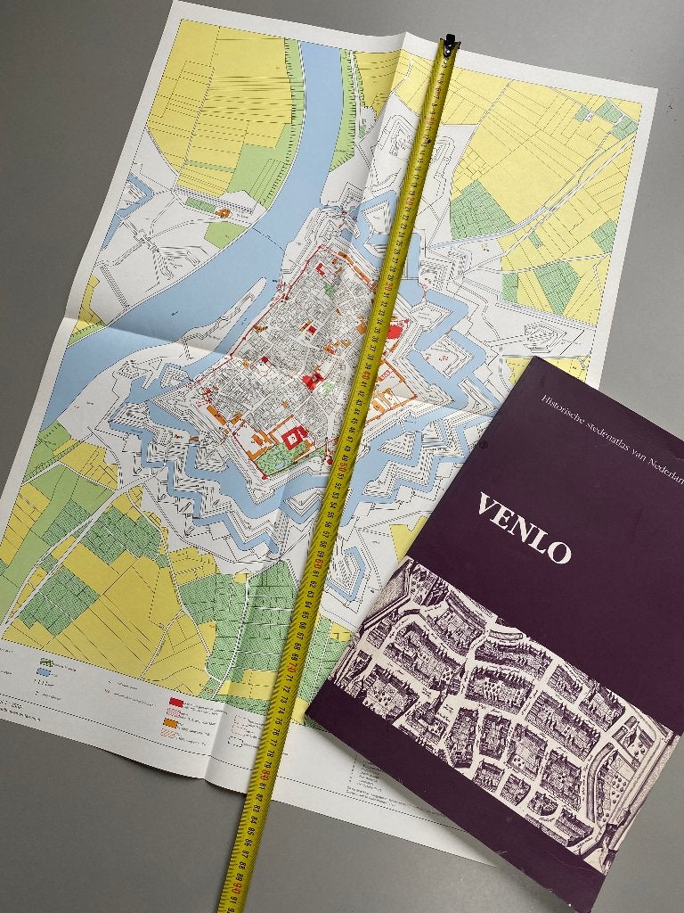 Venlo Historische stedenatlas van Nederland 1999, Ophalen of Verzenden, 20e eeuw of later, Zo goed als nieuw