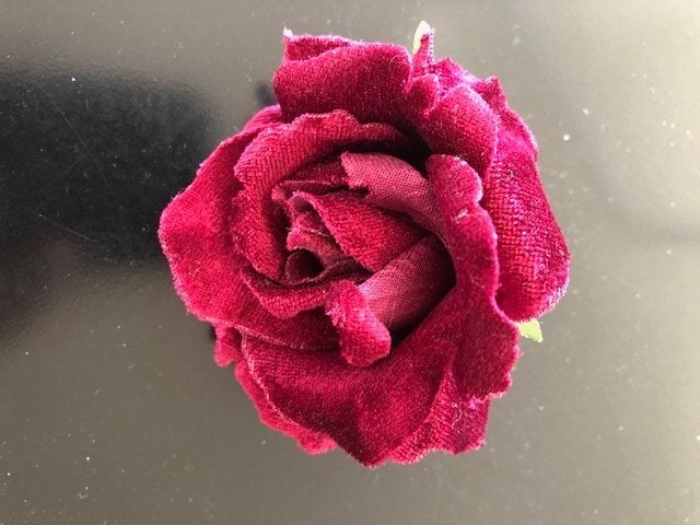 rose stoffen corsage met speld, Ophalen of Verzenden, Zo goed als nieuw, Overige typen