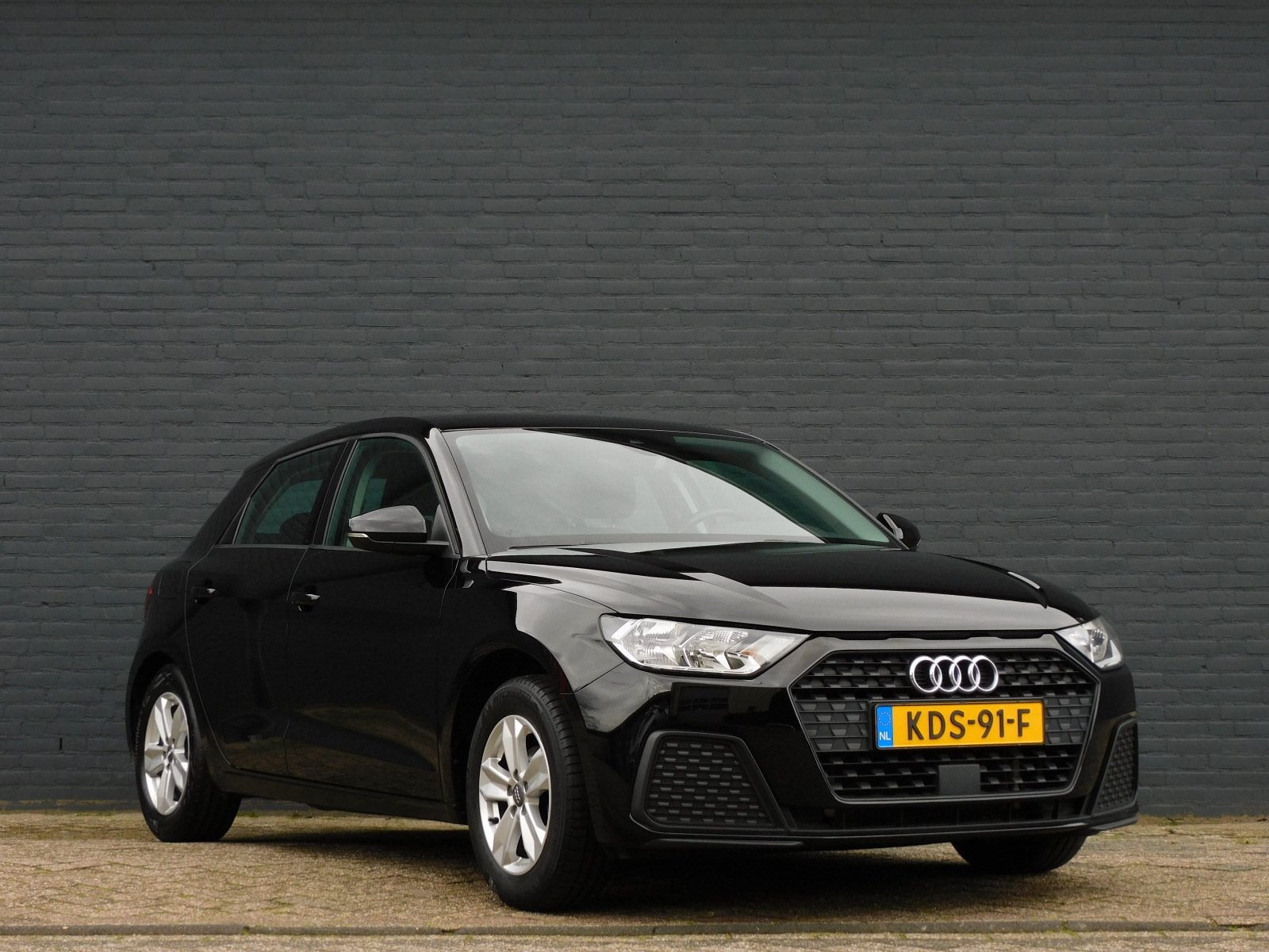 Audi A1 Sportback 25 TFSI edition one 1e EIGENAAR! CARPLAY/A, Auto's, Audi, Stof, Euro 6, Zwart, Bedrijf