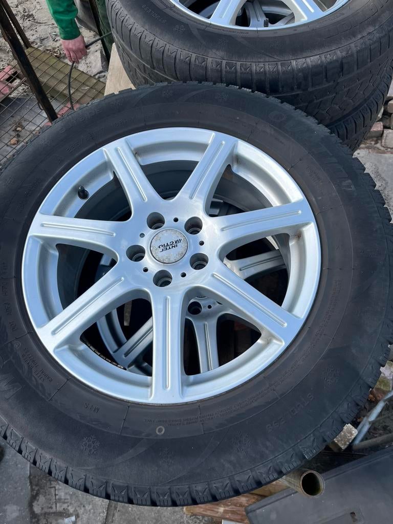 Lichtmetalen velgen 235/65 R17, Ophalen